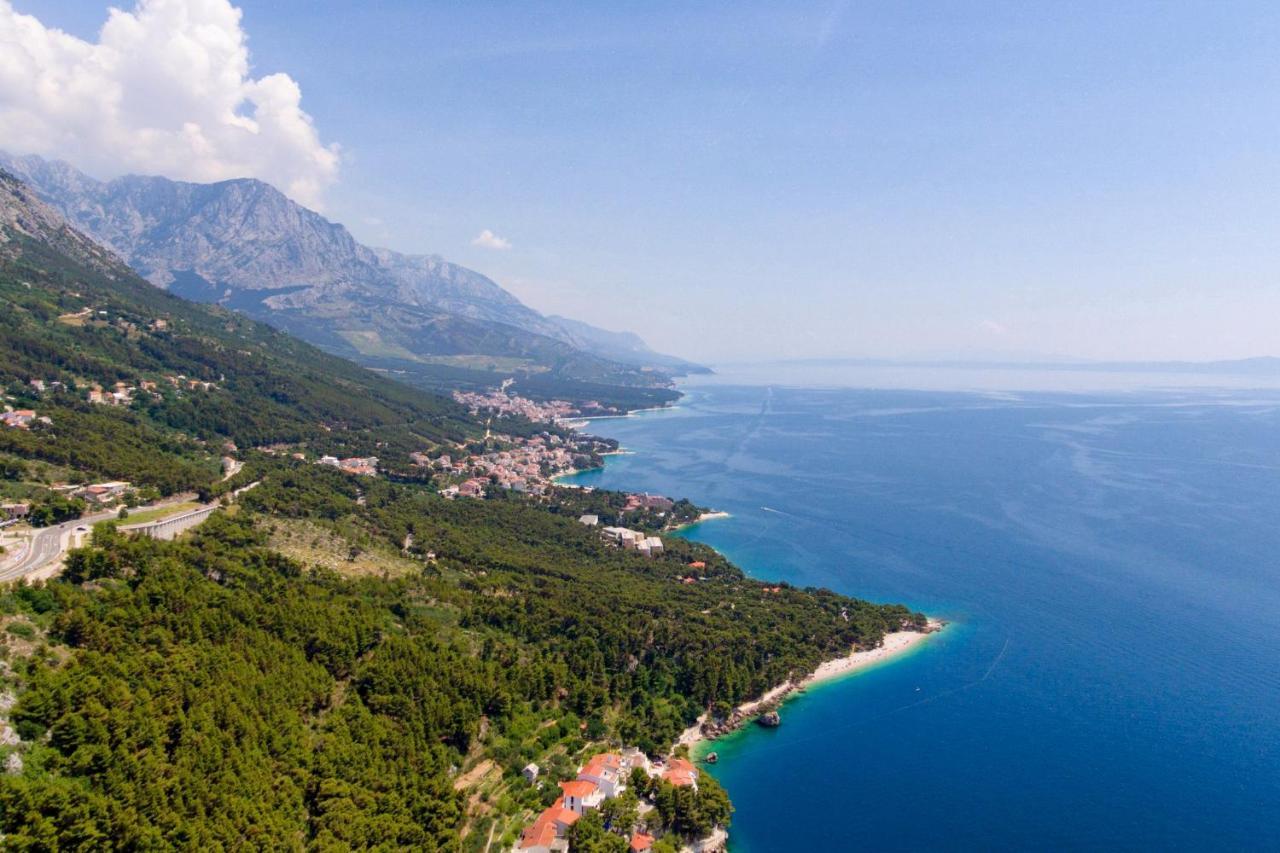 Apartments With A Parking Space Brela, Makarska - 6043 Exterior photo